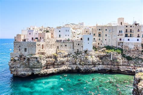 How to get from Trani to Polignano a Mare by train, car or bus